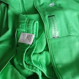 Nike jogging suits XL